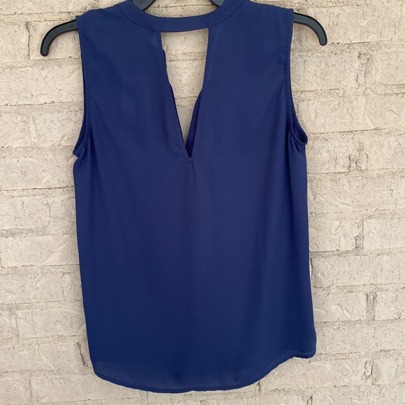 NWT Ro&De V-neck sleeveless navy blouse top. XS - Picture 4 of 7